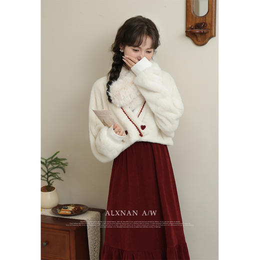 【6折秒杀】鹿向南 《草莓可颂》米白外套LXN32938SY 商品图2