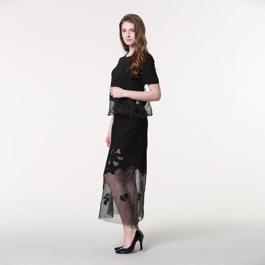 【伯妮斯茵】161T202--黑色T恤--长着向日葵的蔬菜园--《生命之美-梵高的花园》 商品图4