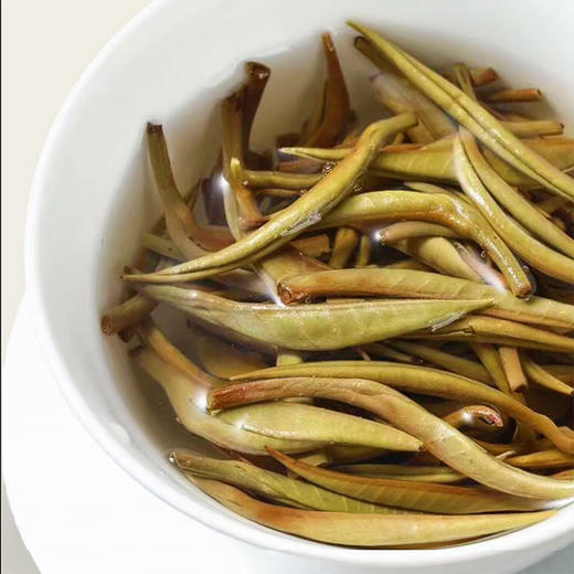 2020年白茶龙珠《老银针》古树白茶20颗精美罐装 商品图2