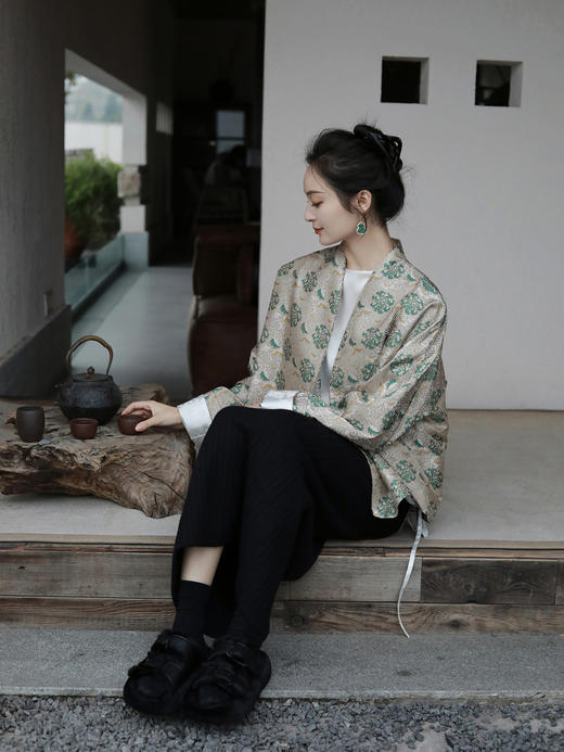 微瑕秒杀| 限量款| 盛唐牡丹|万寿无疆牡丹纹重缎宋锦新中式外套-绿团纹(不夹棉）[特价品](特殊商品不退不换) 商品图5