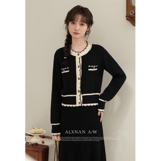 鹿向南《榛果黑巧》法式气质毛衣半身裙LXN329113BQ 商品图3