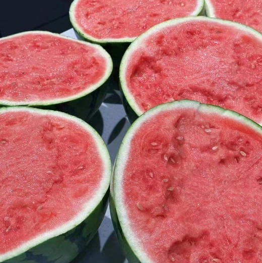 春春麒麟西瓜🍉新鲜西瓜，非常甜，藤还是绿的。注明：快递损耗不售后。 商品图0