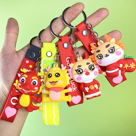【蛇年吉祥好运蛇年❗️喜庆钥匙扣】随机发，中国风小蛇挂件，公仔地推，挂饰新年小礼品好礼，新年礼盒年货礼盒 商品图1