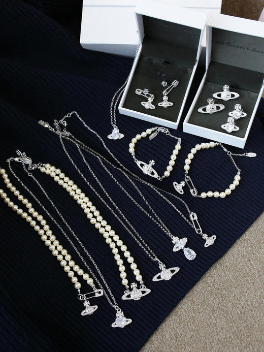 年后发！任选两款只要99元！西太后同款土星🪐系列首饰！项链/手链/耳钉都有!!! 朋克教母级品牌！名模巨星最爱杂志款硬货✅含礼盒 官网价格2000➕!! ✨高定品质！！件件绝美首饰品 商品图9