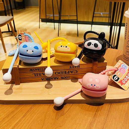 双12抢先购！【姿态呆萌！触动你的萌生活】网红解压功德敲小木鱼钥匙扣，情绪稳定摆件玩具包包挂件小礼品，可爱造型 精工细作，木鱼一敲 烦恼全消-QQ 商品图1