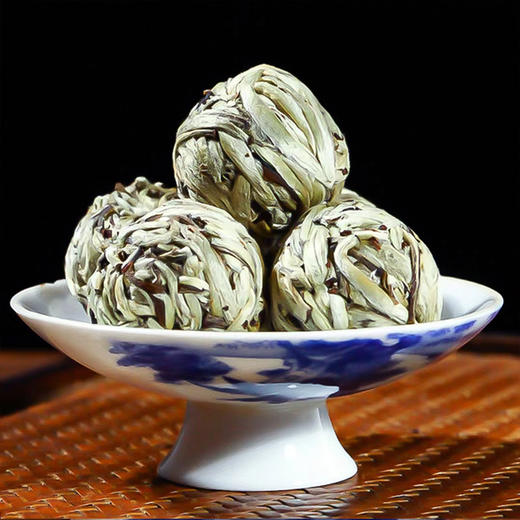 2020年白茶龙珠《老银针》古树白茶20颗精美罐装 商品图1