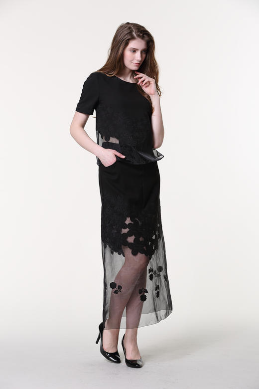 【伯妮斯茵】161T202--黑色T恤--长着向日葵的蔬菜园--《生命之美-梵高的花园》 商品图6