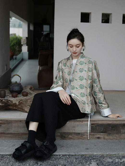 微瑕秒杀| 限量款| 盛唐牡丹|万寿无疆牡丹纹重缎宋锦新中式外套-绿团纹(不夹棉）[特价品](特殊商品不退不换) 商品图4