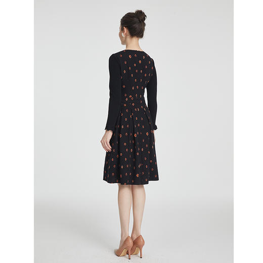 司歌女显瘦印花圆领毛织长袖连衣裙A881097 商品图3