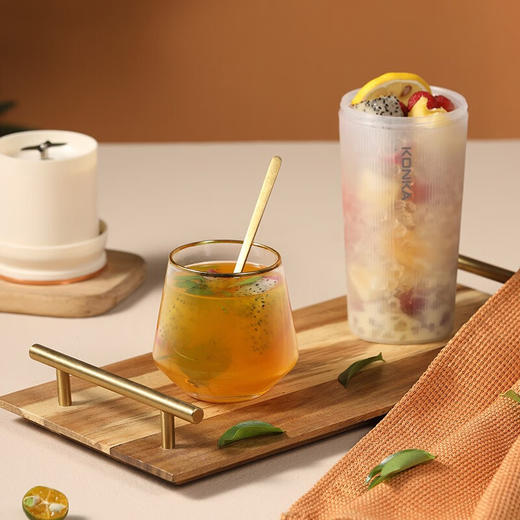 康佳（KONKA）榨汁杯无线迷你随行电动便携式果汁杯KGZB-3023-M 商品图1