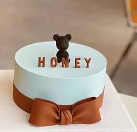 【臻品系列】---半翻糖【棕色小熊蝴蝶结】蛋糕
