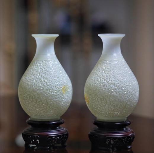 和田玉（白玉）摆件--缠枝纹对瓶206.33g/180.28g 商品图0