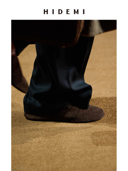 HIDEMI 羊麂皮圆头松紧一脚蹬平底鞋 卡其色/深棕色 商品图6
