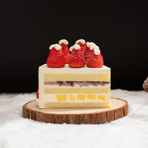 【圣诞礼】圣诞节限定款蛋糕，色泽红润的新鲜草莓，覆于雪白奶油之上， 交织成冬日的微酸与清甜。（赣州幸福西饼q） 商品图3
