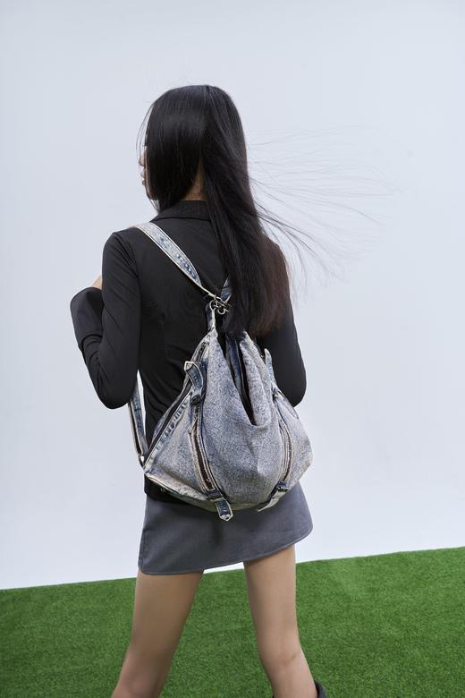 大号三角双肩包 商品图4