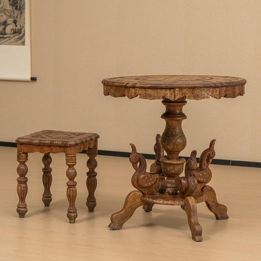 清 花梨木嵌铜丝花卉纹花口百灵台及方凳成套 商品图4