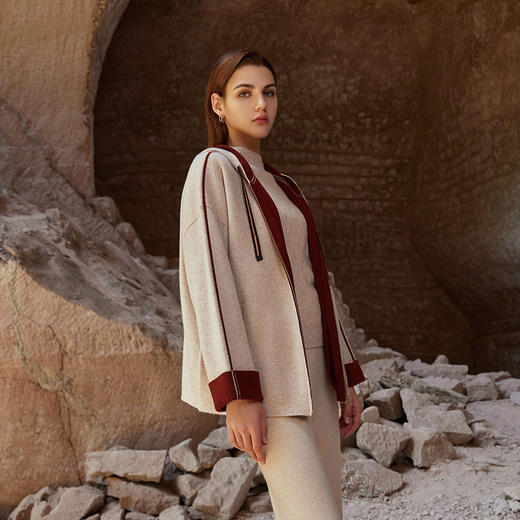 【高织撞色连帽外套】羊绒世家秋冬新品女士纯羊绒女士针织保暖外套 商品图2
