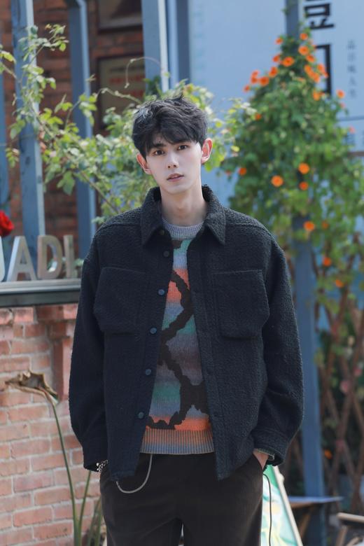 W342674376破洞复古阔版羽绒服 商品图6