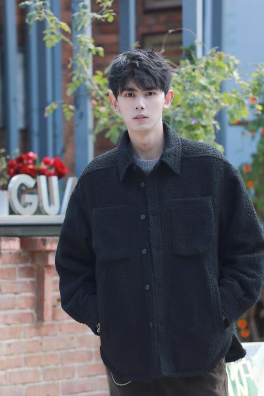 W342674376破洞复古阔版羽绒服 商品图5