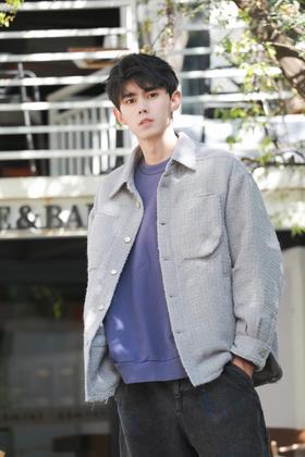 W342674376破洞复古阔版羽绒服