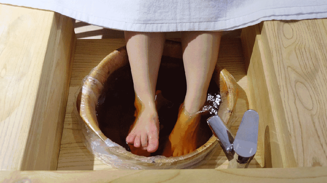 湿气重则百病生！祛湿最好的办法不是吃药，家中常备这2样东西，远离湿气困扰！