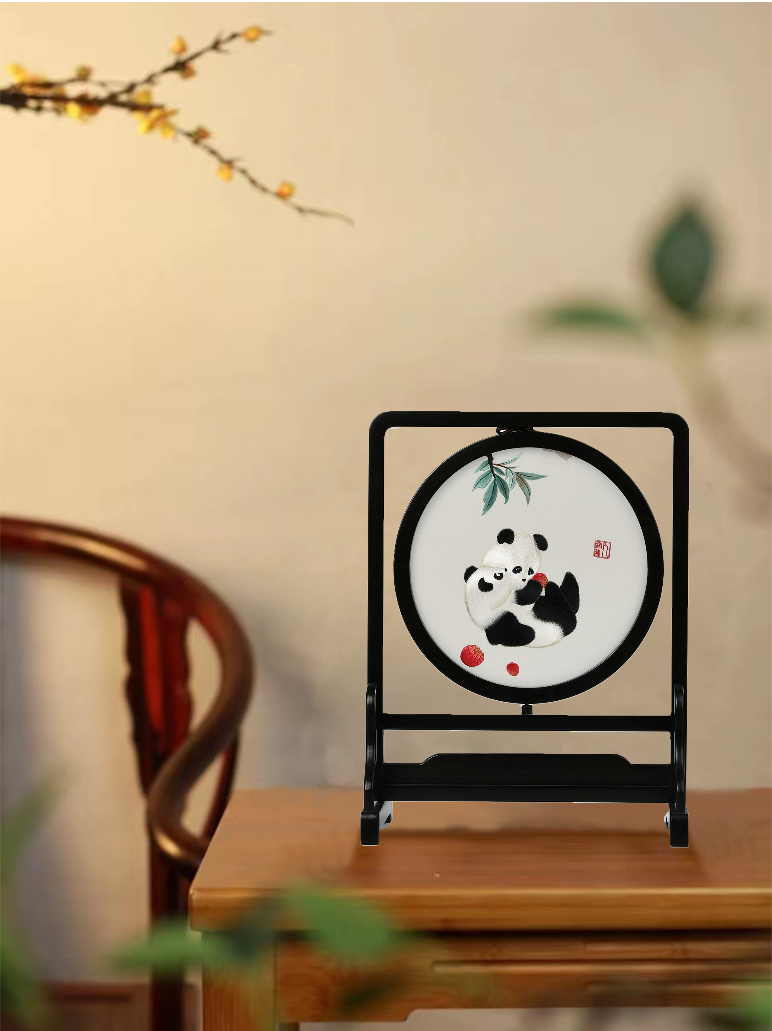 蜀绣双面绣-滚滚红荔双熊猫