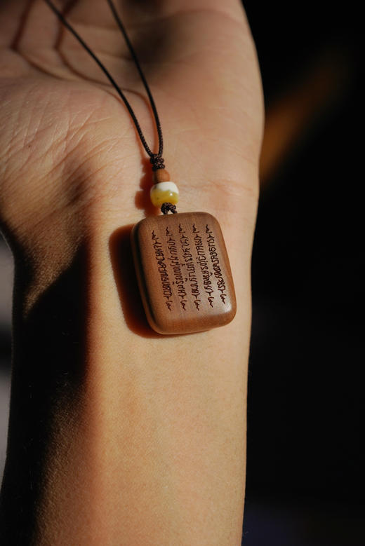 老山檀平安无事招财聚福牌 商品图4