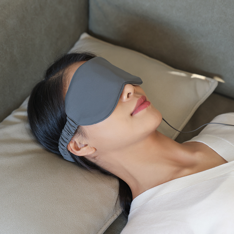 艾眼灸 | 亲肤面料贴合脸部，传统配合加以现代石墨烯发热眼敷