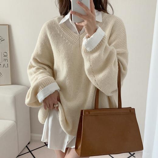 秋冬【大码慵懒风V领长袖针织毛衣女】胖MM遮肚上衣 藏肉中长款打底衫 商品图0