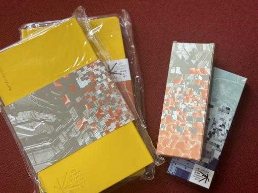 【笔记本手账】【颜色随机】人文城市笔记本x2本+人文城市笔x2盒 （每盒5支装） 商品图0