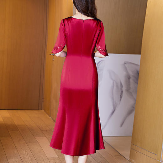 婚宴礼服高端妈妈装收腰显瘦连衣裙喜婆婆高贵刺绣敬酒服YMR8720 商品图3