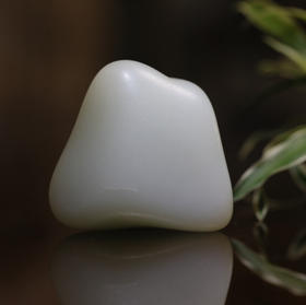 和田玉（白玉）籽料原石165.39g（价格面议）