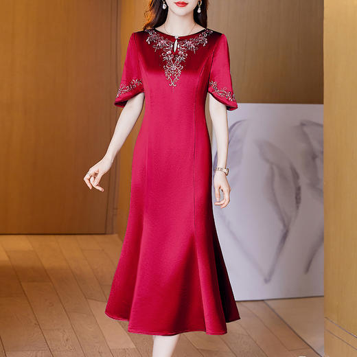 婚宴礼服高端妈妈装收腰显瘦连衣裙喜婆婆高贵刺绣敬酒服YMR8720 商品图0