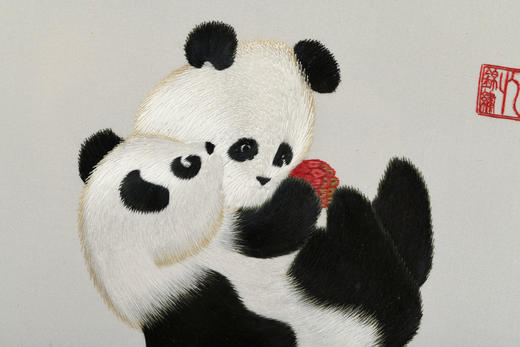 蜀绣双面绣-滚滚红荔双熊猫（精品绣） 商品图3