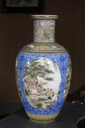 釉中彩开光松林雅集图人物瓶