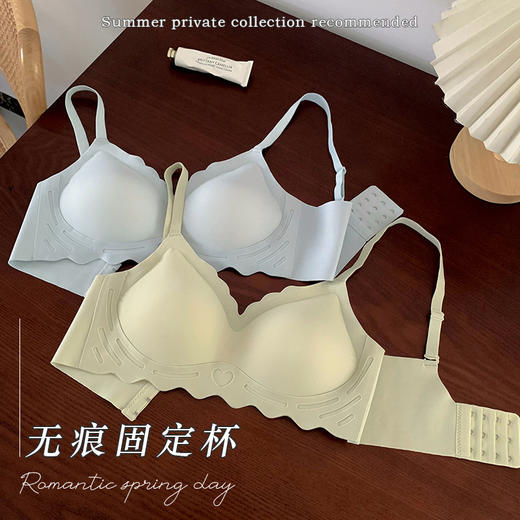 【宛如没穿内衣般舒适，第二件更超值！】小胸聚拢，私藏轻甜；无钢圈托乳，舒适随身；果冻胶杯，治愈你心。少女3D托杯乳胶文胸，尽情展现小胸的魅力！ 商品图0