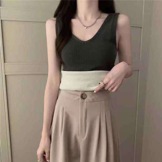 【第二件立减5元】秋至冬初，贴身暖意。内搭外穿低领小背心，为舒适和时尚并行的你而来。保暖加倍，冬日必备。多色可选，表达个性！ 商品图2