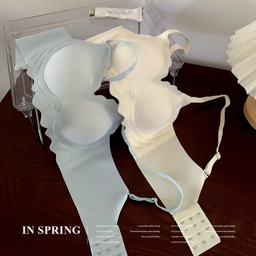 【宛如没穿内衣般舒适，第二件更超值！】小胸聚拢，私藏轻甜；无钢圈托乳，舒适随身；果冻胶杯，治愈你心。少女3D托杯乳胶文胸，尽情展现小胸的魅力！ 商品图1