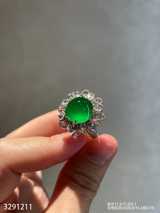 玻璃种木那艳绿蛋面戒指【3291211】具体价格微信咨询 商品图1