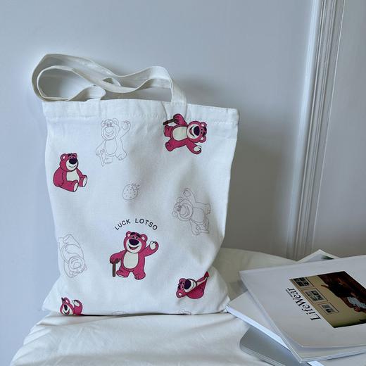 【时尚怀旧，热爱自由】草莓熊动漫ins小清新帆布包，点亮青春梦想！追逐流行，闪耀恬静，抖音简约学生上课拉链布包，向往的少女心一秒钟就沸腾起来！-F 商品图1