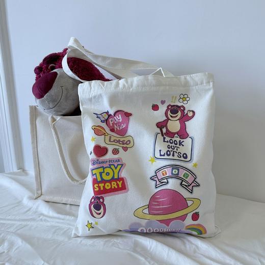 【时尚怀旧，热爱自由】草莓熊动漫ins小清新帆布包，点亮青春梦想！追逐流行，闪耀恬静，抖音简约学生上课拉链布包，向往的少女心一秒钟就沸腾起来！-F 商品图2