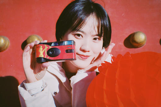 福利内购 专属家人摄影世界 x 富士胶片 龙年限量款/Fujifilm  QuickSnap 1986一次性胶卷相机 复古胶片机 胶卷相机（含27张胶卷）￼￼ 商品图2