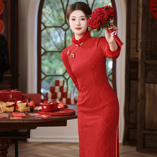 加厚蕾丝气质修身长款立领红色旗袍，珍珠水貂绒披肩MLS-6827 商品图1
