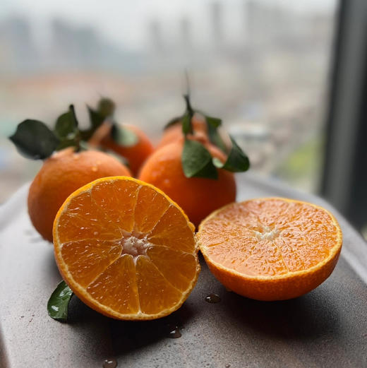 2025新上市 现摘现发，产地直发，有机种植，四川爱媛新鲜采摘 皮薄肉嫩果香浓郁 酸甜多汁 可以吸着吃的鲜橙 无核无渣老少皆宜 吃一口就忘不了的独特味道 商品图3