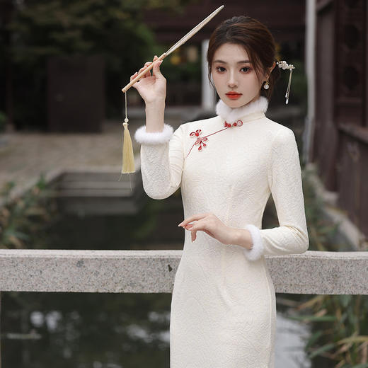 加厚蕾丝气质修身长款立领红色旗袍，珍珠水貂绒披肩MLS-6827 商品图2