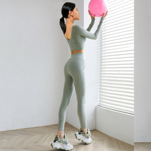 依琦莲新品 裸感瑜伽长袖套装 AWJL22055+JL22158性感仙气瑜伽服加宽下摆U型圆领 V型美背 高腰收腹紧致双腿显瘦提臀便捷口袋 商品图9
