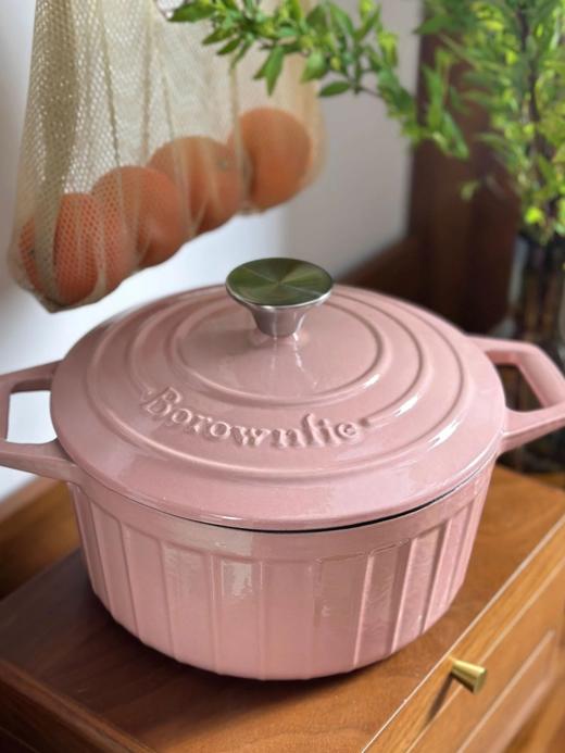 旗舰店899！【德国博朗菲铸铁珐琅锅22cm】3.1L大容量，‌⁮能炖整只鸡，一锅顶十锅，‌煎炸炖焖煲煮，360°立体加热，⁦微压锁水，聚热保温！ 商品图4