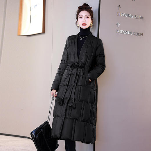 冬季新款，时尚设计感显瘦A型长款过膝V领复古盘扣羽绒服HR-KJFD187 商品图9