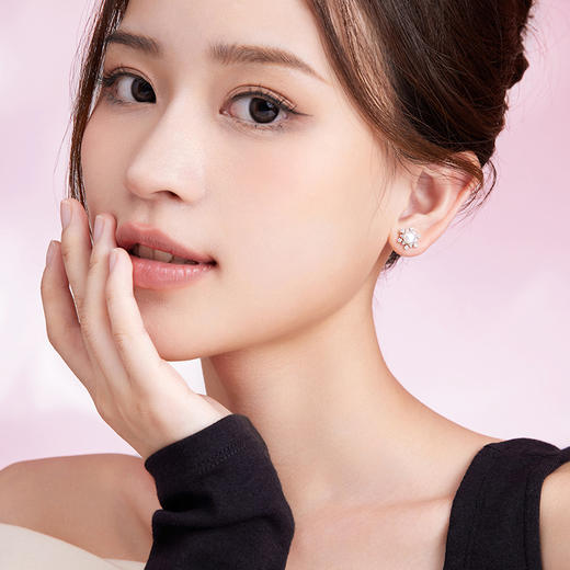 周六福S925银珍珠耳饰 冬日恋歌低调优雅耳饰送女友礼物官方旗舰 商品图5