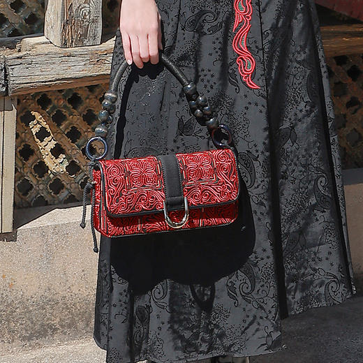 苗迹绣花腋下包| 现货加急发 商品图3